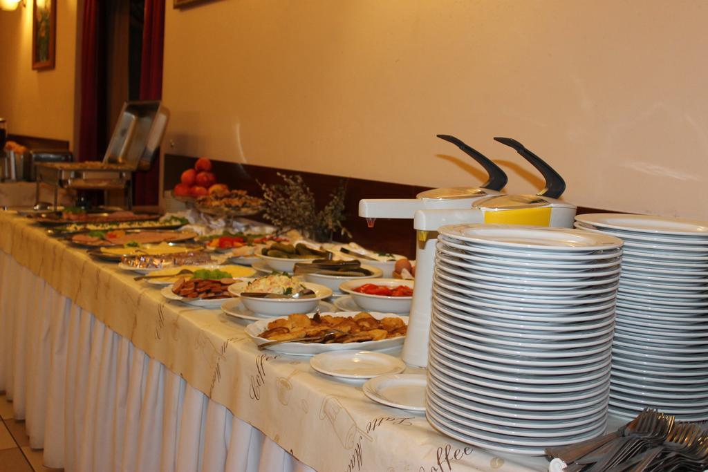 Hotel Relaks Wola Ducka Ngoại thất bức ảnh