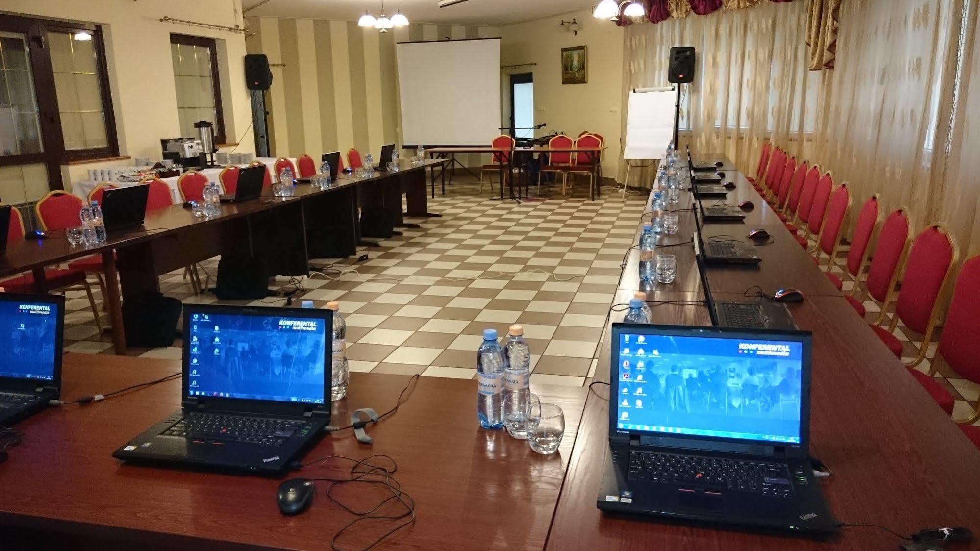 Hotel Relaks Wola Ducka Ngoại thất bức ảnh